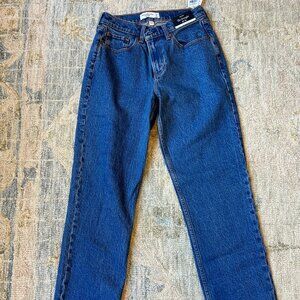 Abercrombie & Fitch jeans; The Straight, Mid-rise, Curve Love, Size 27 (4) Short